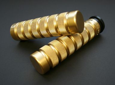"Knurled Notched" GRIPS, Fly-by-Wire, 2008-Up FLH ONLY (Brass Finish)
